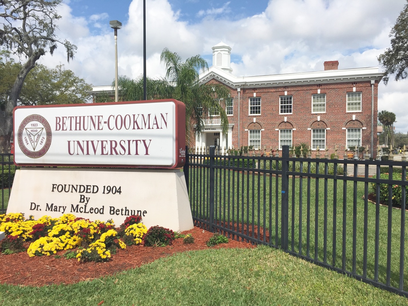 Black college. Historically Black Colleges and Universities. Университет Дейтона. Mary MCLEOD Bethune. An University или a University.